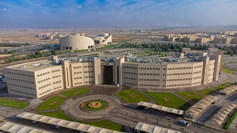 منح كلية الشريعة في جامعة القصيم