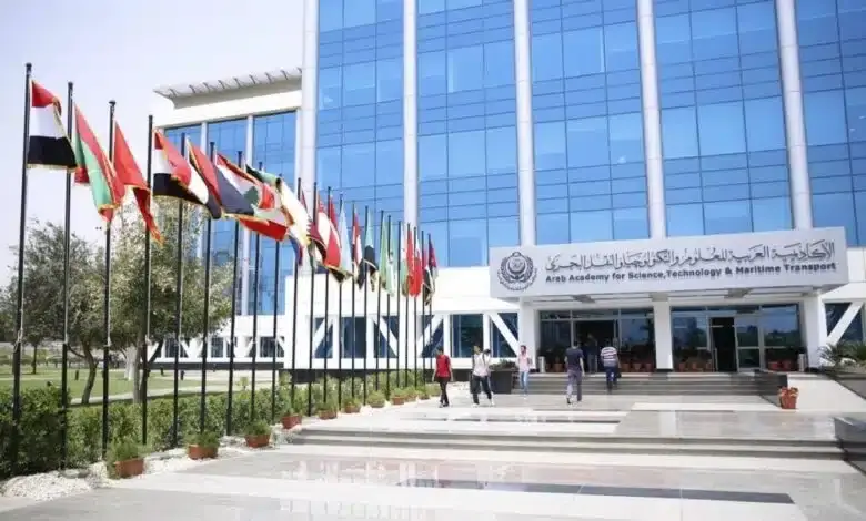 كلية النقل الدولي واللوجستيات